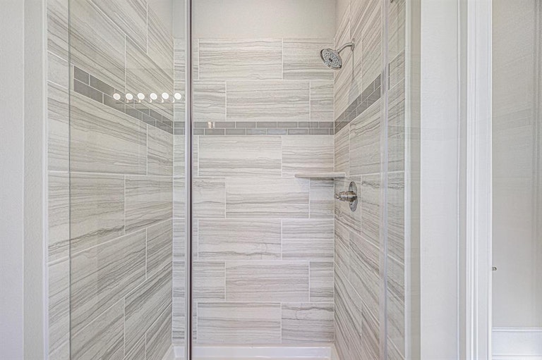 Photo 14 of 25 - 8707 Marina Alto Ln, Cypress, TX 77433