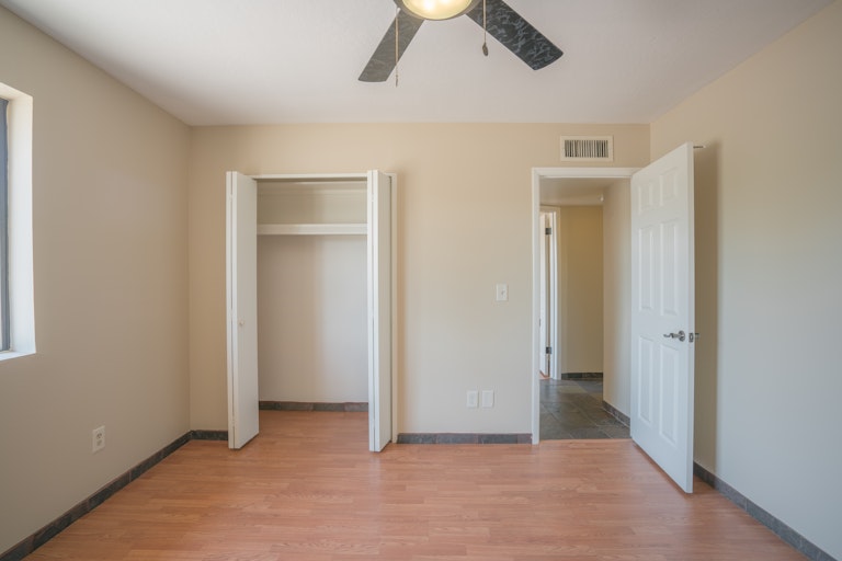 Photo 16 of 29 - 2850 E North Ln, Phoenix, AZ 85028