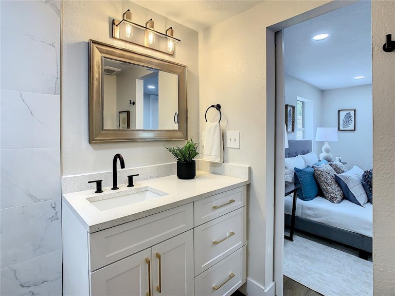 Photo 19 of 26 - 420 40th St S, Saint Petersburg, FL 33711