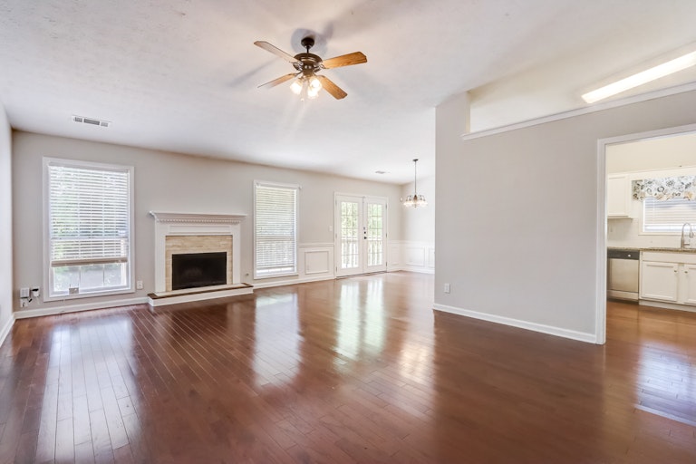 Photo 6 of 23 - 690 Paris Dr, Lawrenceville, GA 30043