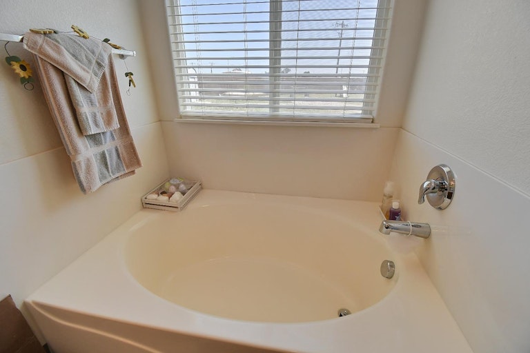 Photo 27 of 41 - 1400 Ladyfern St, Plumas Lake, CA 95961