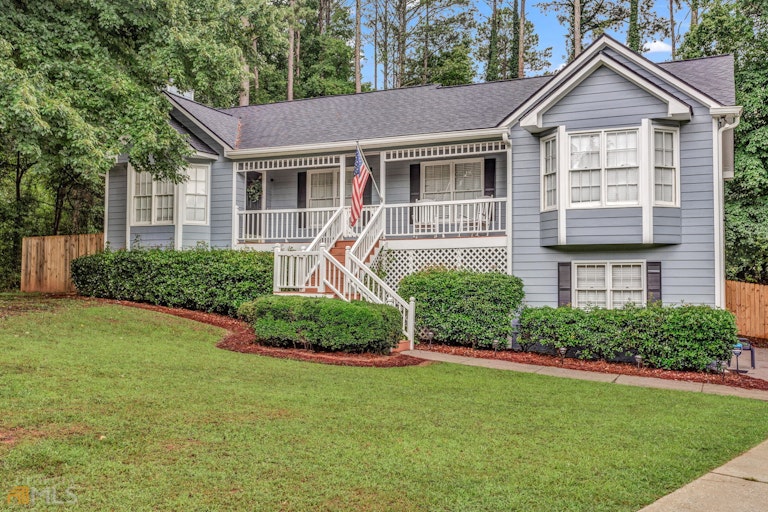 Photo 1 of 13 - 12 Sherwood Forest Dr, Douglasville, GA 30134