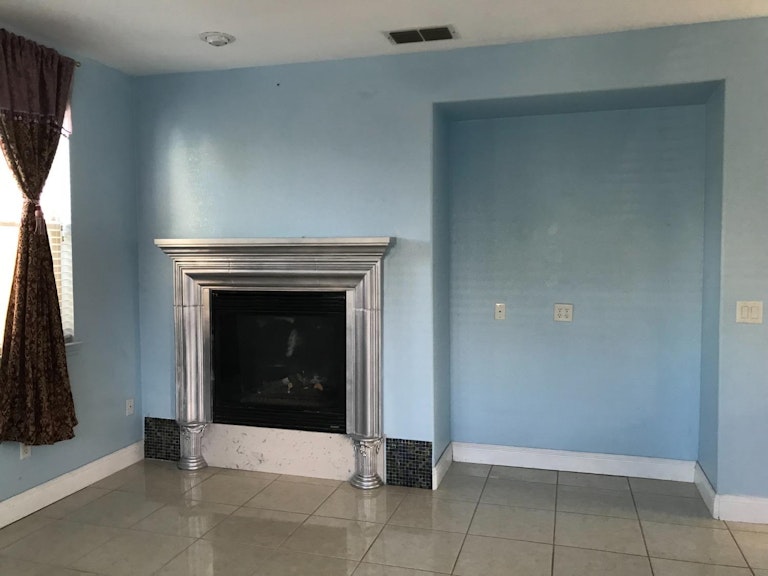 Photo 20 of 45 - 8440 Tragus Way, Elk Grove, CA 95624
