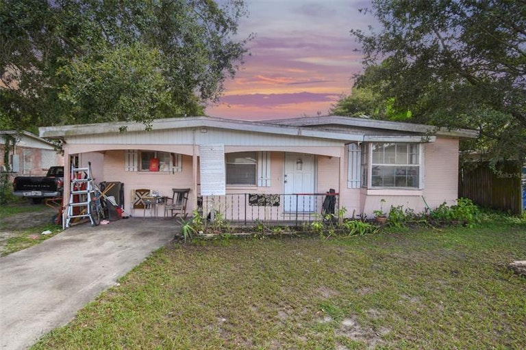 Photo 2 of 37 - 1407 E 143rd Ave, Tampa, FL 33613