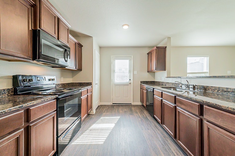 Photo 8 of 27 - 8015 Distant Harbor Rd, Baytown, TX 77523