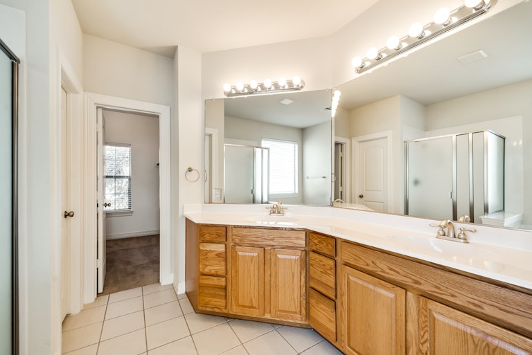 Photo 19 of 26 - 4310 Bluffview Dr, Sachse, TX 75048