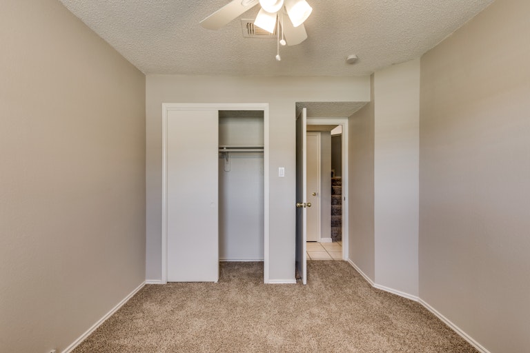 Photo 19 of 24 - 920 S Old Orchard Ln, Lewisville, TX 75067