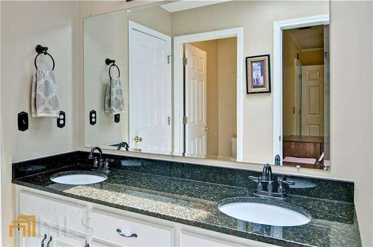Photo 48 of 78 - 945 Whitehawk Trl, Lawrenceville, GA 30043