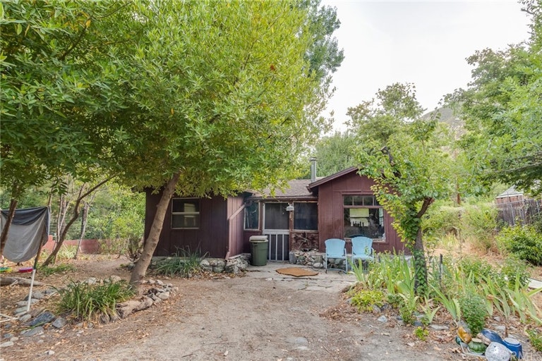 Photo 1 of 16 - 366 Lytle Ln, Lytle Creek, CA 92358