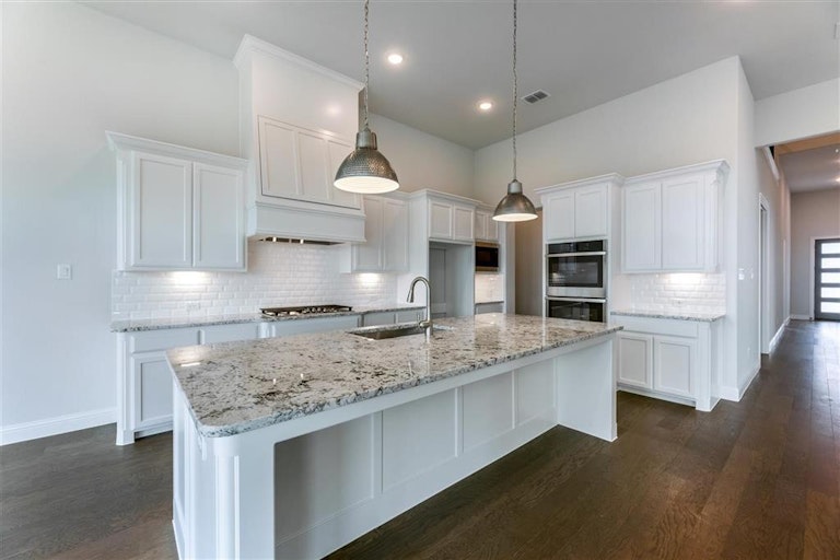 Photo 18 of 38 - 9442 Rockmount Dr, Dallas, TX 75243
