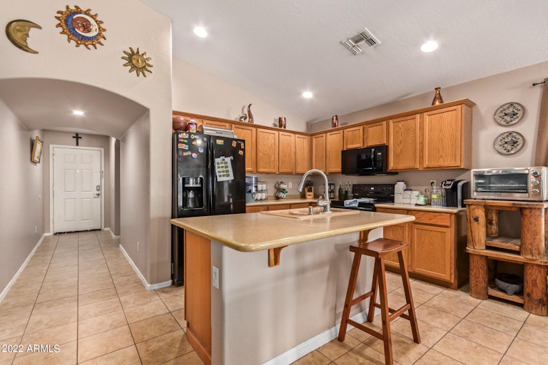 Photo 8 of 28 - 378 W Santa Gertrudis Cir, San Tan Valley, AZ 85143