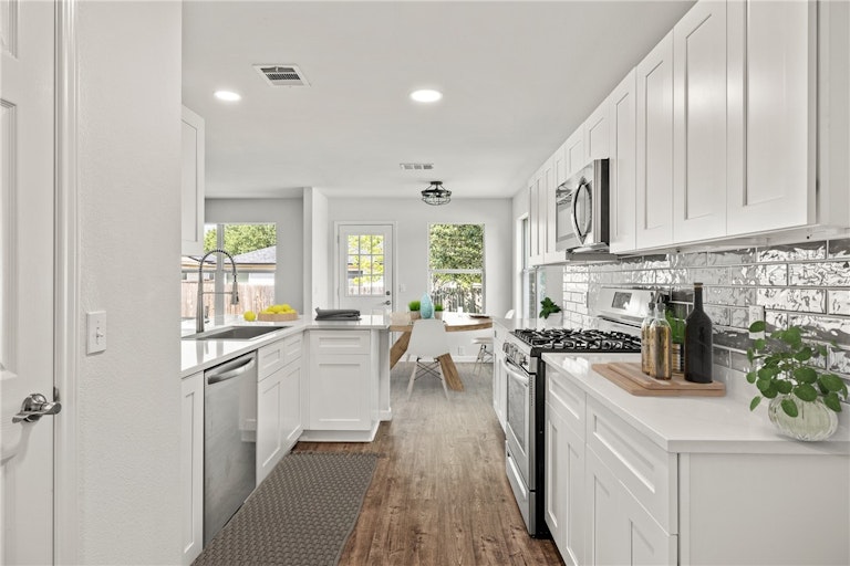 Photo 3 of 16 - 2200 Amy Lynn Ln, Cedar Park, TX 78613