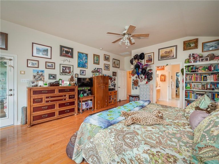Photo 19 of 38 - 1304 Jewel Park Rd, Leander, TX 78645