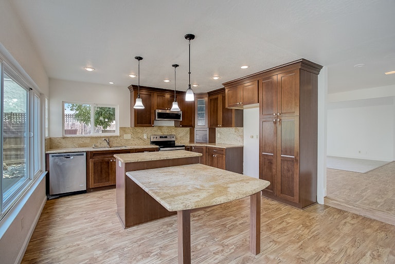Photo 4 of 44 - 8017 Stone Canyon Cir, Citrus Heights, CA 95610
