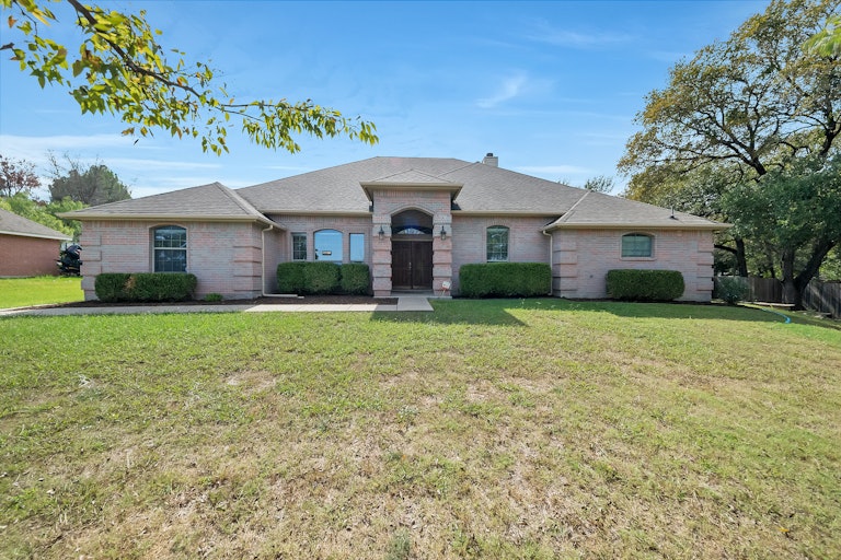 Photo 1 of 32 - 1105 NW Renfro St, Burleson, TX 76028