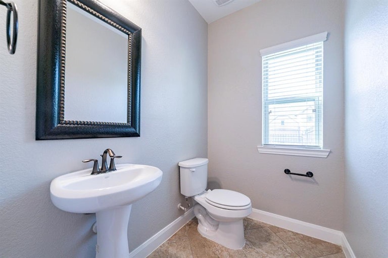 Photo 8 of 43 - 91 Hearthshire Cir, Magnolia, TX 77354