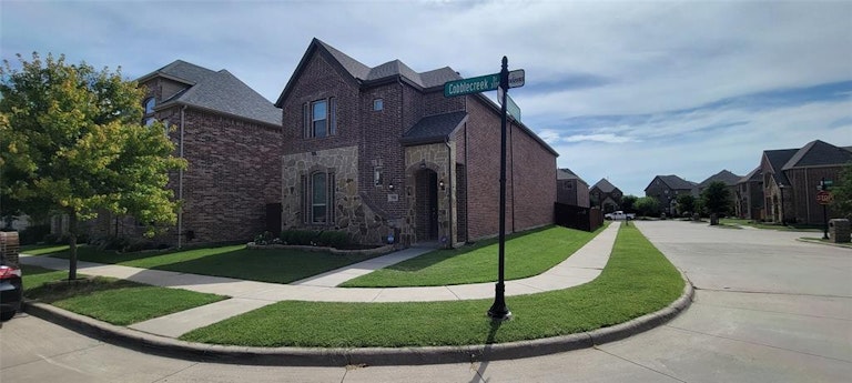 Photo 2 of 28 - 3708 Cobblecreek Dr, McKinney, TX 75070