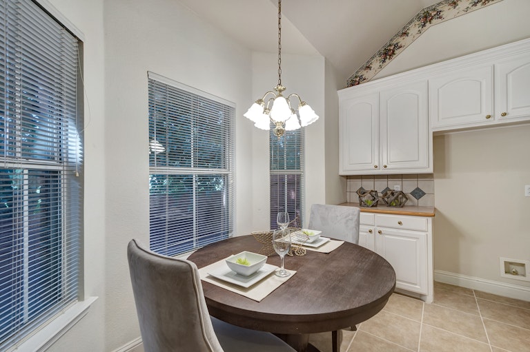 Photo 10 of 26 - 6775 Brittany Park Ct, North Richland Hills, TX 76182