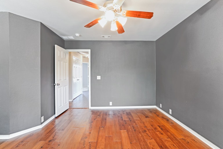Photo 17 of 25 - 4128 Macy Ln, Fort Worth, TX 76244