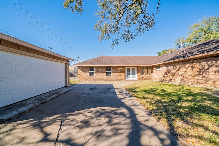 Photo 28 of 29 - 8234 Glen Valley Dr, Houston, TX 77061