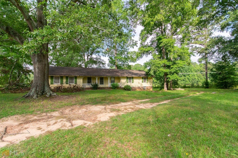 Photo 2 of 37 - 173 Kite Lake Rd, Fayetteville, GA 30214