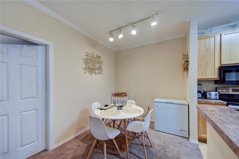 Photo 10 of 35 - 10103 Courtney Palms Blvd #202, Tampa, FL 33619