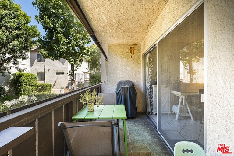 Photo 19 of 25 - 15020 Victory Blvd #104, Van Nuys, CA 91411