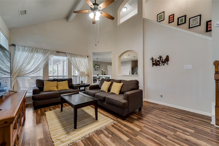 Photo 14 of 40 - 8801 Clearlake Dr, Rowlett, TX 75088