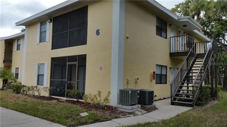 Photo 2 of 16 - 3001 58th Ave S #614, Saint Petersburg, FL 33712