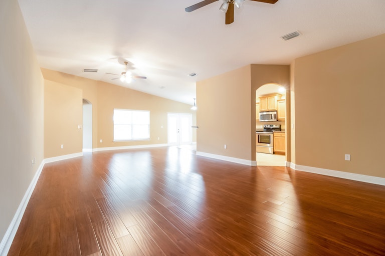 Photo 9 of 25 - 369 S Oak Ave, Orange City, FL 32763