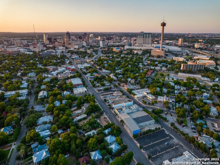 Photo 31 of 32 - 1139 S Saint Marys St, San Antonio, TX 78210