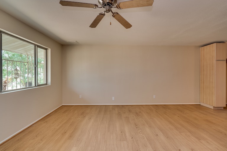Photo 6 of 15 - 3739 W Las Palmaritas Dr, Phoenix, AZ 85051