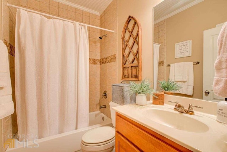 Photo 18 of 47 - 3174 Laura Ln, Douglasville, GA 30135
