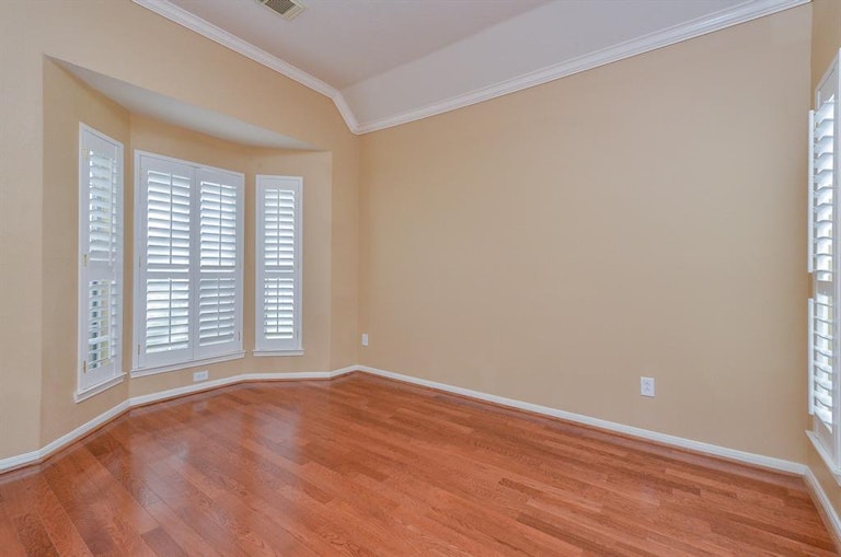 Photo 3 of 27 - 8227 Summer Reef Dr, Houston, TX 77095