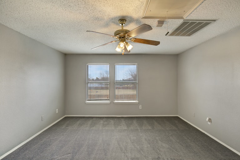 Photo 25 of 31 - 1405 Linda Ln, Cedar Hill, TX 75104