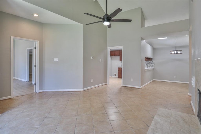 Photo 3 of 30 - 3711 Villa Glen Dr, Houston, TX 77088