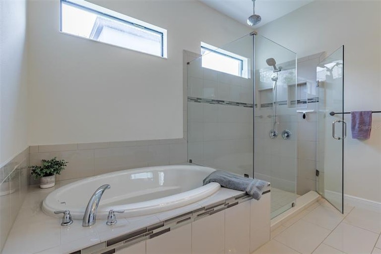 Photo 36 of 57 - 16532 Ballyshannon Dr, Tampa, FL 33624