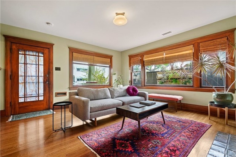 Photo 5 of 42 - 526 E 8th St, Long Beach, CA 90813