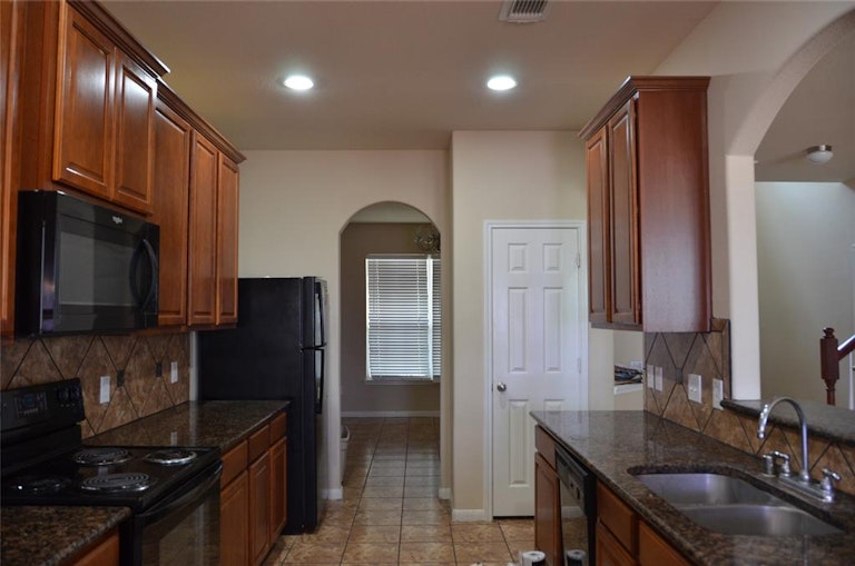 Photo 4 of 13 - 19931 Ruby Red Ct, Houston, TX 77073