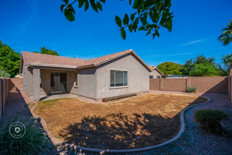 Photo 5 of 25 - 15927 W Maui Ln, Surprise, AZ 85379