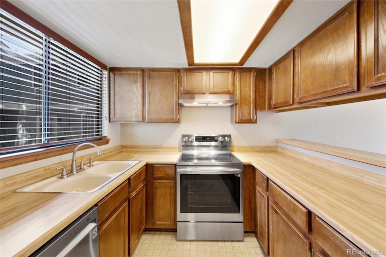 Photo 14 of 28 - 66 S Moline St, Aurora, CO 80012