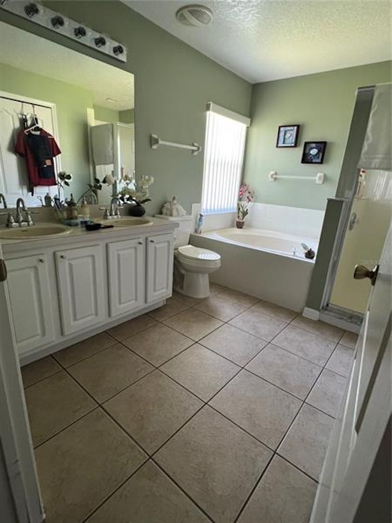 Photo 46 of 59 - 1028 Grand Reserve Dr, Davenport, FL 33837