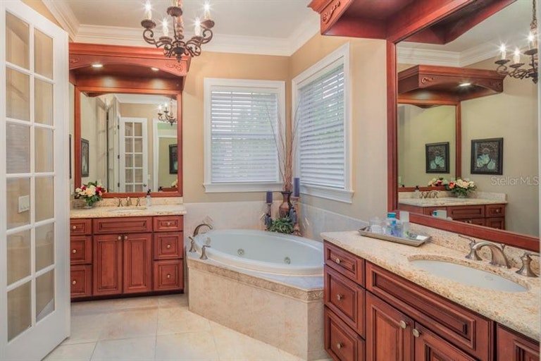Photo 12 of 25 - 605 Whisper Woods Dr, Lakeland, FL 33813