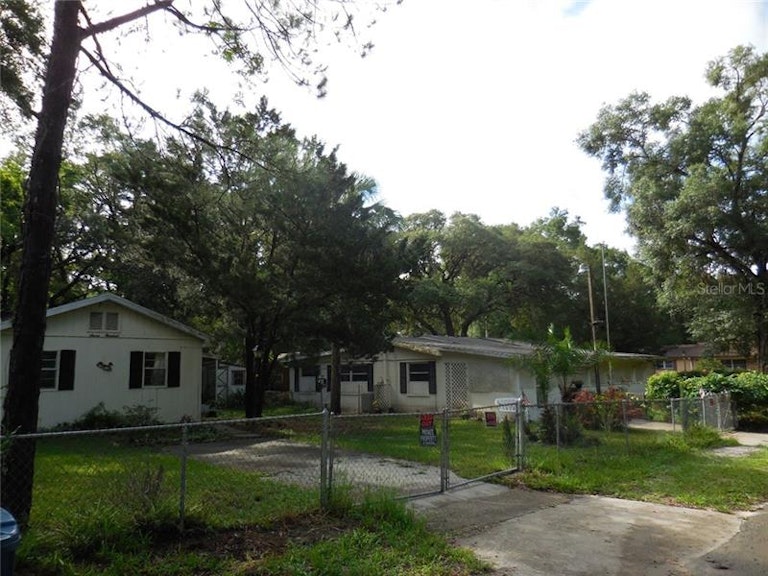 Photo 1 of 21 - 700 Sunset Ave, Orange City, FL 32763