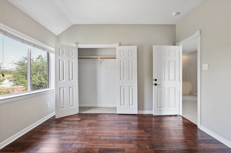 Photo 29 of 36 - 304 Granite Falls Dr, Keller, TX 76248