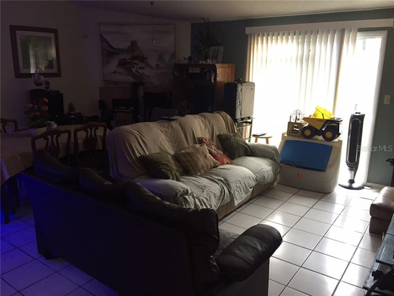 Photo 2 of 7 - 1407 Piney Branch Cir, Valrico, FL 33594