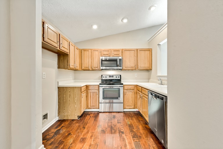 Photo 4 of 25 - 2705 Fountainview Dr, Corinth, TX 76210