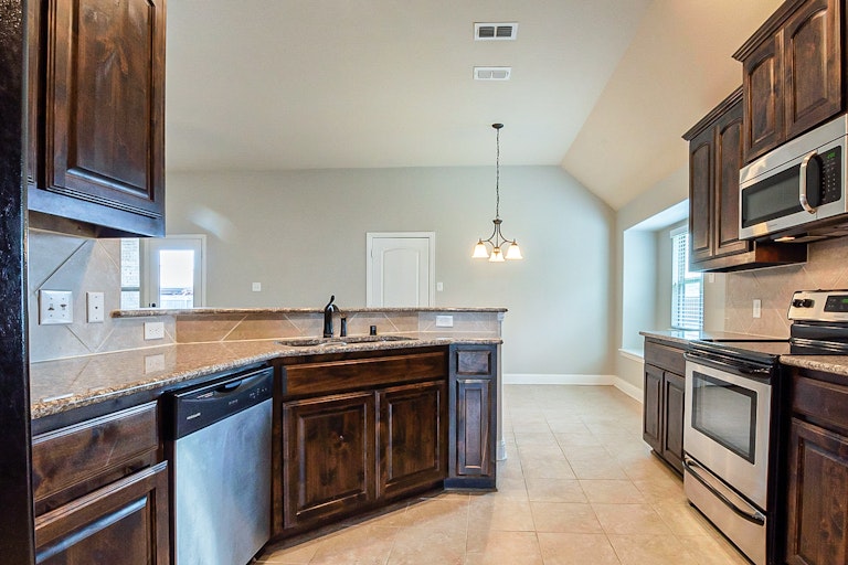 Photo 9 of 26 - 1101 Colonial Dr, Royse City, TX 75189