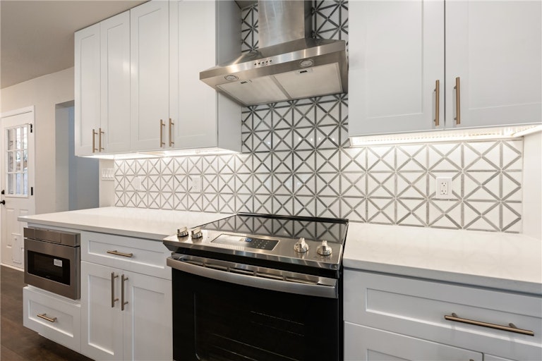 Photo 17 of 40 - 9703 Braes Valley St, Austin, TX 78729