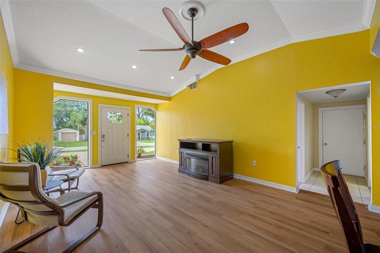 Photo 4 of 13 - 6067 Oak Ridge Ave, New Port Richey, FL 34653